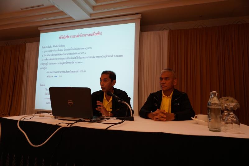 ภาพถ่าย ใช้ปุ่มลูกศร ซ้าย หรือ ขวา เลื่อนภาพถ่าย หรือปุ่มสามเหลี่ยมฉายภาพอัตโนมัติ  ถ้าต้องการบันทึกภาพ ใช้เมาส์คลิกขวาเลือกหัวข้อ  เป็นรูปภาพเป็น.. หรือ save as.. แสดงเต็มจอภาพ กุดปุ่ม F11 