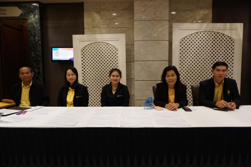 ภาพถ่าย ใช้ปุ่มลูกศร ซ้าย หรือ ขวา เลื่อนภาพถ่าย หรือปุ่มสามเหลี่ยมฉายภาพอัตโนมัติ  ถ้าต้องการบันทึกภาพ ใช้เมาส์คลิกขวาเลือกหัวข้อ  เป็นรูปภาพเป็น.. หรือ save as.. แสดงเต็มจอภาพ กุดปุ่ม F11 