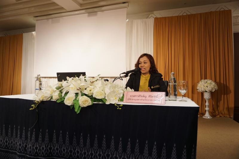 ภาพถ่าย ใช้ปุ่มลูกศร ซ้าย หรือ ขวา เลื่อนภาพถ่าย หรือปุ่มสามเหลี่ยมฉายภาพอัตโนมัติ  ถ้าต้องการบันทึกภาพ ใช้เมาส์คลิกขวาเลือกหัวข้อ  เป็นรูปภาพเป็น.. หรือ save as.. แสดงเต็มจอภาพ กุดปุ่ม F11 