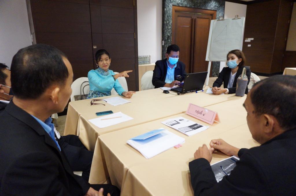 ภาพถ่าย ใช้ปุ่มลูกศร ซ้าย หรือ ขวา เลื่อนภาพถ่าย หรือปุ่มสามเหลี่ยมฉายภาพอัตโนมัติ  ถ้าต้องการบันทึกภาพ ใช้เมาส์คลิกขวาเลือกหัวข้อ  เป็นรูปภาพเป็น.. หรือ save as.. แสดงเต็มจอภาพ กุดปุ่ม F11 