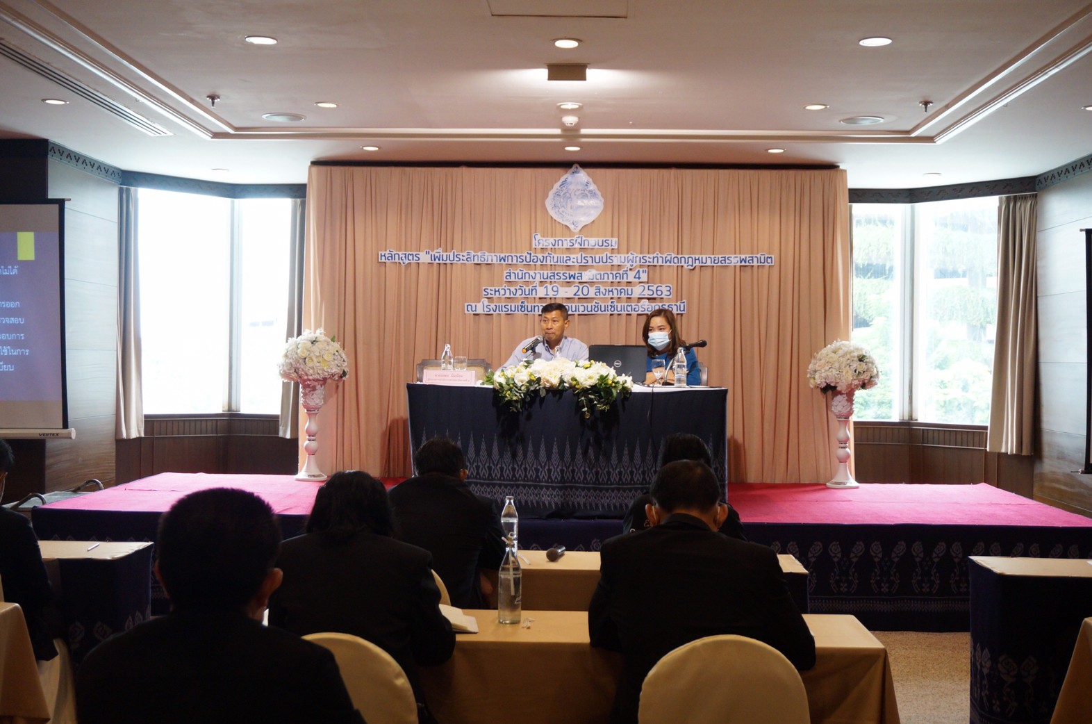 ภาพถ่าย ใช้ปุ่มลูกศร ซ้าย หรือ ขวา เลื่อนภาพถ่าย หรือปุ่มสามเหลี่ยมฉายภาพอัตโนมัติ  ถ้าต้องการบันทึกภาพ ใช้เมาส์คลิกขวาเลือกหัวข้อ  เป็นรูปภาพเป็น.. หรือ save as.. แสดงเต็มจอภาพ กุดปุ่ม F11 