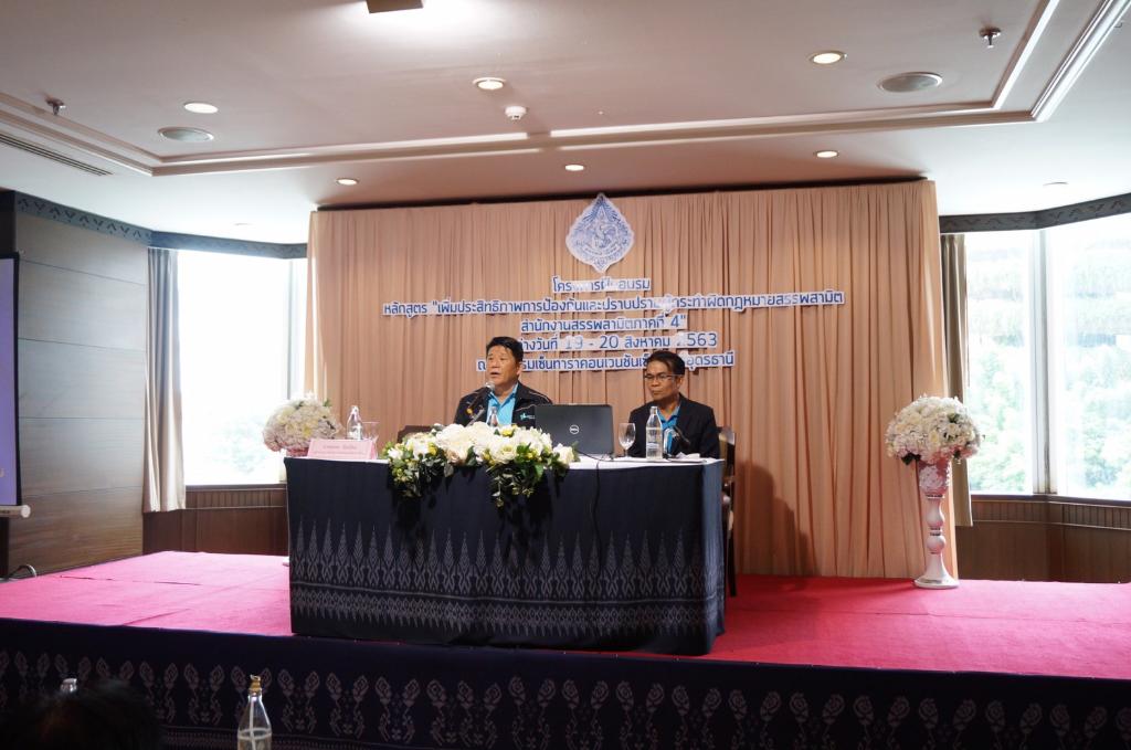 ภาพถ่าย ใช้ปุ่มลูกศร ซ้าย หรือ ขวา เลื่อนภาพถ่าย หรือปุ่มสามเหลี่ยมฉายภาพอัตโนมัติ  ถ้าต้องการบันทึกภาพ ใช้เมาส์คลิกขวาเลือกหัวข้อ  เป็นรูปภาพเป็น.. หรือ save as.. แสดงเต็มจอภาพ กุดปุ่ม F11 