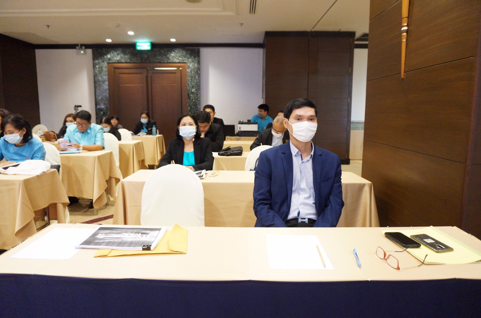 ภาพถ่าย ใช้ปุ่มลูกศร ซ้าย หรือ ขวา เลื่อนภาพถ่าย หรือปุ่มสามเหลี่ยมฉายภาพอัตโนมัติ  ถ้าต้องการบันทึกภาพ ใช้เมาส์คลิกขวาเลือกหัวข้อ  เป็นรูปภาพเป็น.. หรือ save as.. แสดงเต็มจอภาพ กุดปุ่ม F11 