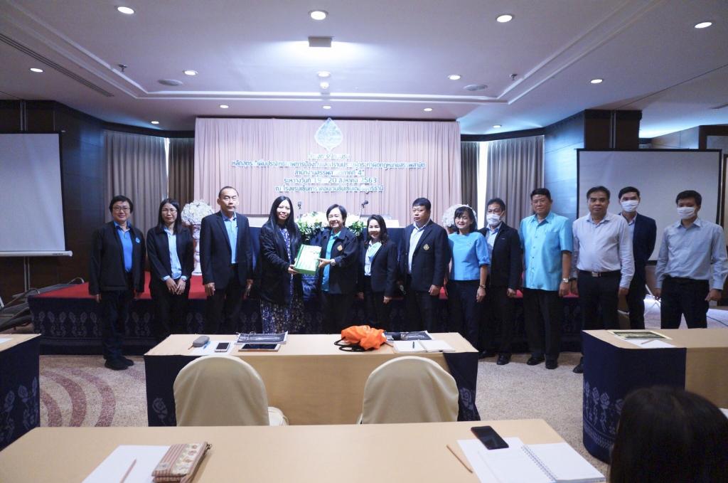 ภาพถ่าย ใช้ปุ่มลูกศร ซ้าย หรือ ขวา เลื่อนภาพถ่าย หรือปุ่มสามเหลี่ยมฉายภาพอัตโนมัติ  ถ้าต้องการบันทึกภาพ ใช้เมาส์คลิกขวาเลือกหัวข้อ  เป็นรูปภาพเป็น.. หรือ save as.. แสดงเต็มจอภาพ กุดปุ่ม F11 