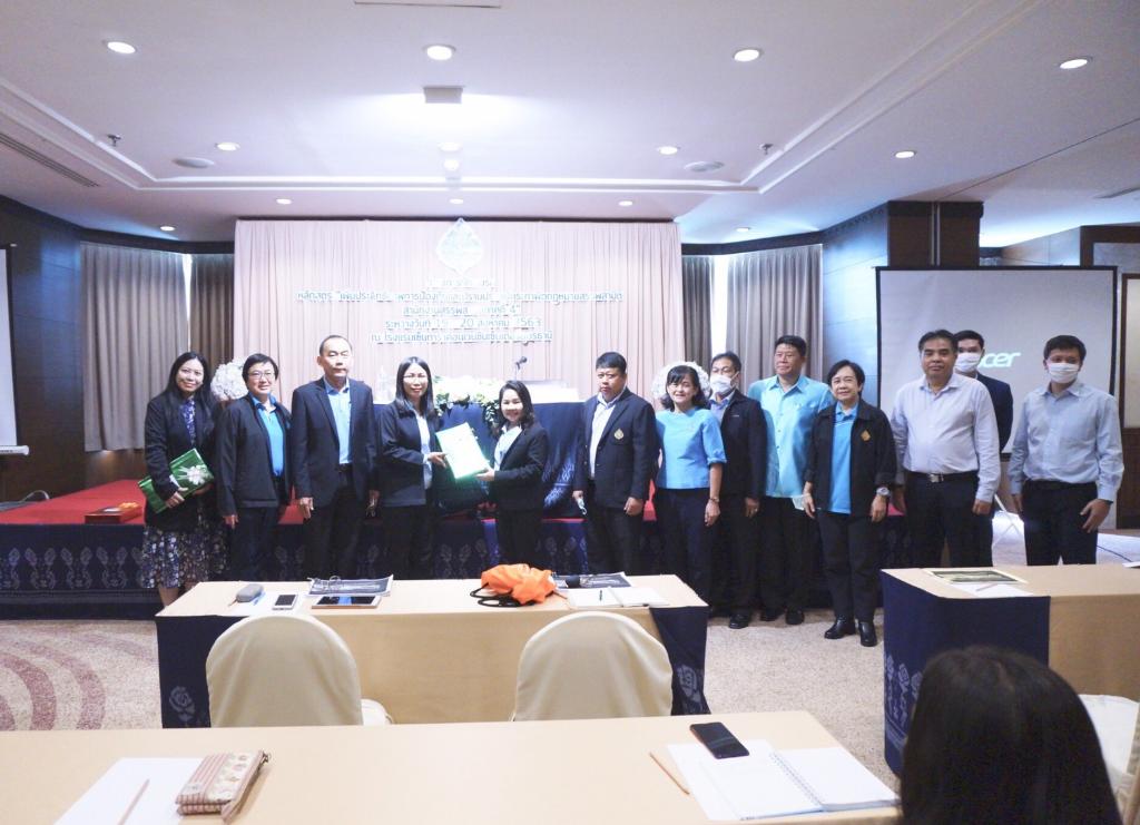 ภาพถ่าย ใช้ปุ่มลูกศร ซ้าย หรือ ขวา เลื่อนภาพถ่าย หรือปุ่มสามเหลี่ยมฉายภาพอัตโนมัติ  ถ้าต้องการบันทึกภาพ ใช้เมาส์คลิกขวาเลือกหัวข้อ  เป็นรูปภาพเป็น.. หรือ save as.. แสดงเต็มจอภาพ กุดปุ่ม F11 