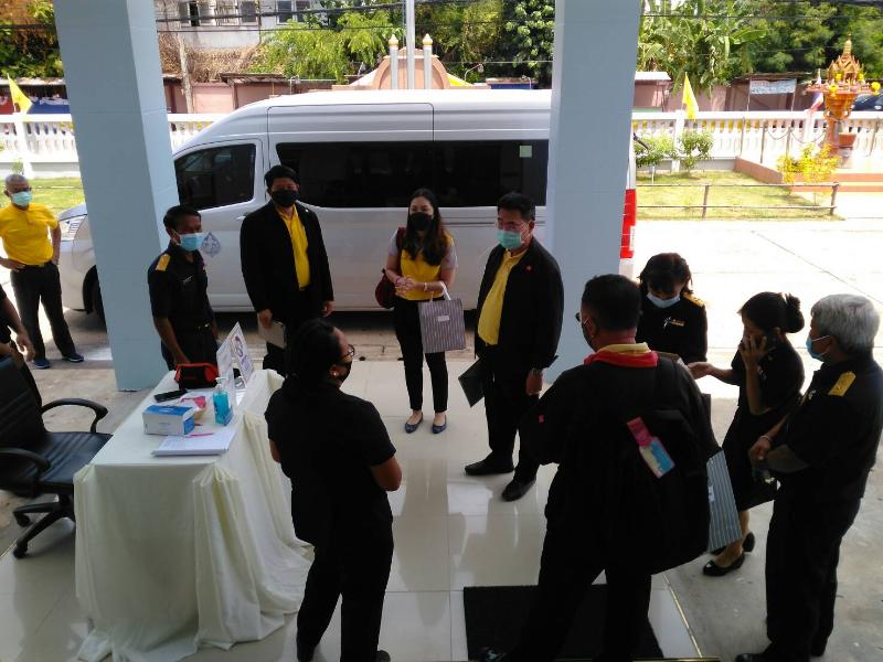 ภาพถ่าย ใช้ปุ่มลูกศร ซ้าย หรือ ขวา เลื่อนภาพถ่าย หรือปุ่มสามเหลี่ยมฉายภาพอัตโนมัติ  ถ้าต้องการบันทึกภาพ ใช้เมาส์คลิกขวาเลือกหัวข้อ  เป็นรูปภาพเป็น.. หรือ save as.. แสดงเต็มจอภาพ กุดปุ่ม F11 