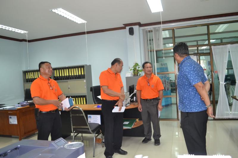 ภาพถ่าย ใช้ปุ่มลูกศร ซ้าย หรือ ขวา เลื่อนภาพถ่าย หรือปุ่มสามเหลี่ยมฉายภาพอัตโนมัติ  ถ้าต้องการบันทึกภาพ ใช้เมาส์คลิกขวาเลือกหัวข้อ  เป็นรูปภาพเป็น.. หรือ save as.. แสดงเต็มจอภาพ กุดปุ่ม F11 