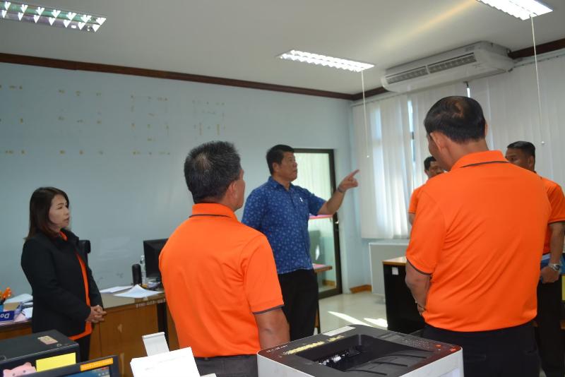 ภาพถ่าย ใช้ปุ่มลูกศร ซ้าย หรือ ขวา เลื่อนภาพถ่าย หรือปุ่มสามเหลี่ยมฉายภาพอัตโนมัติ  ถ้าต้องการบันทึกภาพ ใช้เมาส์คลิกขวาเลือกหัวข้อ  เป็นรูปภาพเป็น.. หรือ save as.. แสดงเต็มจอภาพ กุดปุ่ม F11 