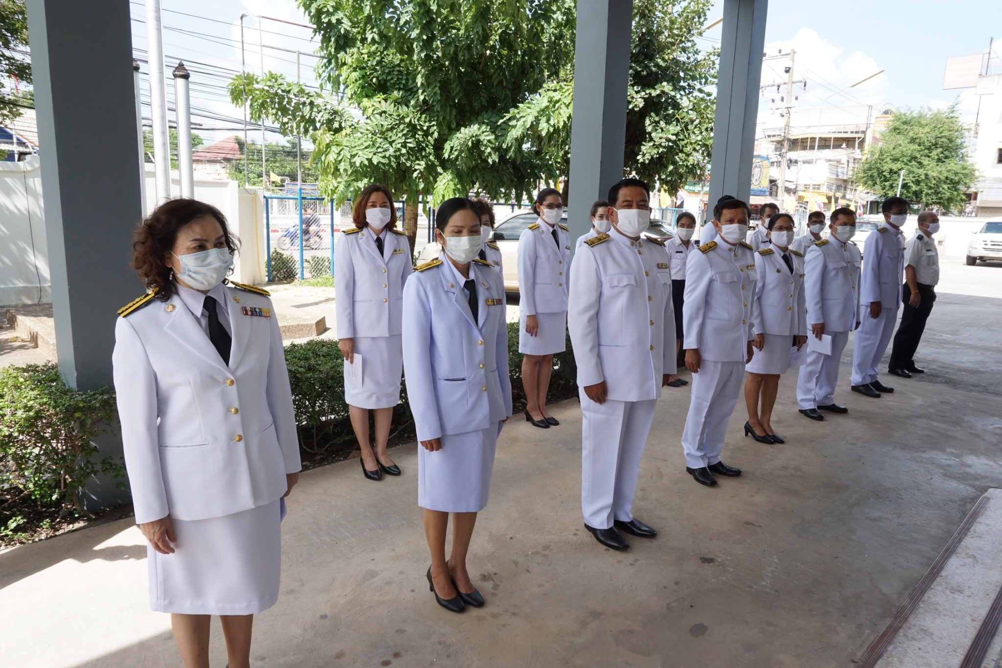 ภาพถ่าย ใช้ปุ่มลูกศร ซ้าย หรือ ขวา เลื่อนภาพถ่าย หรือปุ่มสามเหลี่ยมฉายภาพอัตโนมัติ  ถ้าต้องการบันทึกภาพ ใช้เมาส์คลิกขวาเลือกหัวข้อ  เป็นรูปภาพเป็น.. หรือ save as.. แสดงเต็มจอภาพ กุดปุ่ม F11 