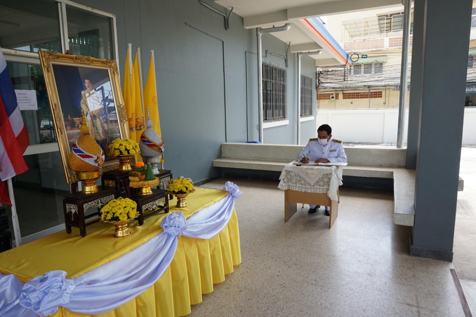 ภาพถ่าย ใช้ปุ่มลูกศร ซ้าย หรือ ขวา เลื่อนภาพถ่าย หรือปุ่มสามเหลี่ยมฉายภาพอัตโนมัติ  ถ้าต้องการบันทึกภาพ ใช้เมาส์คลิกขวาเลือกหัวข้อ  เป็นรูปภาพเป็น.. หรือ save as.. แสดงเต็มจอภาพ กุดปุ่ม F11 