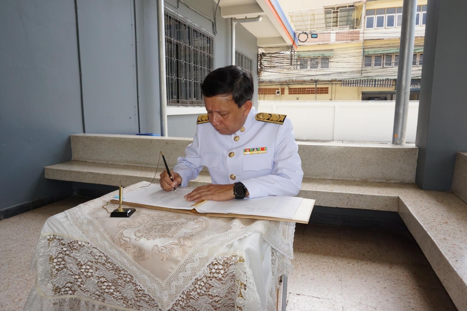 ภาพถ่าย ใช้ปุ่มลูกศร ซ้าย หรือ ขวา เลื่อนภาพถ่าย หรือปุ่มสามเหลี่ยมฉายภาพอัตโนมัติ  ถ้าต้องการบันทึกภาพ ใช้เมาส์คลิกขวาเลือกหัวข้อ  เป็นรูปภาพเป็น.. หรือ save as.. แสดงเต็มจอภาพ กุดปุ่ม F11 