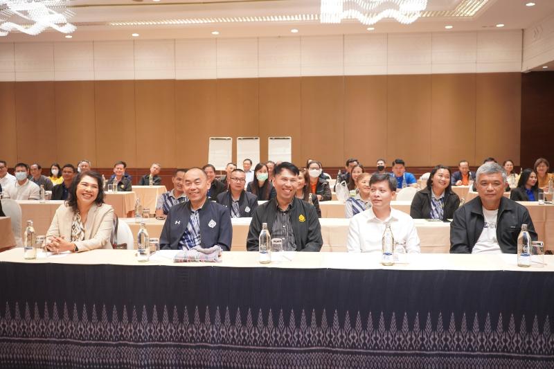 ภาพถ่าย ใช้ปุ่มลูกศร ซ้าย หรือ ขวา เลื่อนภาพถ่าย หรือปุ่มสามเหลี่ยมฉายภาพอัตโนมัติ  ถ้าต้องการบันทึกภาพ ใช้เมาส์คลิกขวาเลือกหัวข้อ  เป็นรูปภาพเป็น.. หรือ save as.. แสดงเต็มจอภาพ กุดปุ่ม F11 