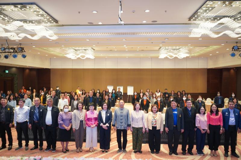 ภาพถ่าย ใช้ปุ่มลูกศร ซ้าย หรือ ขวา เลื่อนภาพถ่าย หรือปุ่มสามเหลี่ยมฉายภาพอัตโนมัติ  ถ้าต้องการบันทึกภาพ ใช้เมาส์คลิกขวาเลือกหัวข้อ  เป็นรูปภาพเป็น.. หรือ save as.. แสดงเต็มจอภาพ กุดปุ่ม F11 