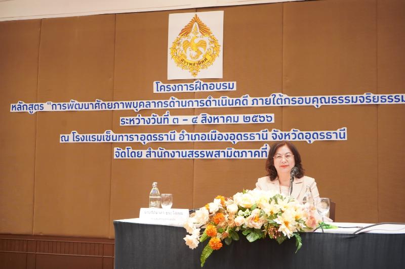 ภาพถ่าย ใช้ปุ่มลูกศร ซ้าย หรือ ขวา เลื่อนภาพถ่าย หรือปุ่มสามเหลี่ยมฉายภาพอัตโนมัติ  ถ้าต้องการบันทึกภาพ ใช้เมาส์คลิกขวาเลือกหัวข้อ  เป็นรูปภาพเป็น.. หรือ save as.. แสดงเต็มจอภาพ กุดปุ่ม F11 