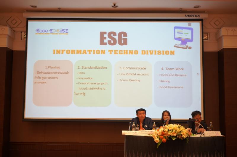 ภาพถ่าย ใช้ปุ่มลูกศร ซ้าย หรือ ขวา เลื่อนภาพถ่าย หรือปุ่มสามเหลี่ยมฉายภาพอัตโนมัติ  ถ้าต้องการบันทึกภาพ ใช้เมาส์คลิกขวาเลือกหัวข้อ  เป็นรูปภาพเป็น.. หรือ save as.. แสดงเต็มจอภาพ กุดปุ่ม F11 