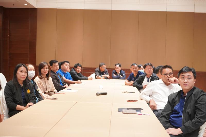 ภาพถ่าย ใช้ปุ่มลูกศร ซ้าย หรือ ขวา เลื่อนภาพถ่าย หรือปุ่มสามเหลี่ยมฉายภาพอัตโนมัติ  ถ้าต้องการบันทึกภาพ ใช้เมาส์คลิกขวาเลือกหัวข้อ  เป็นรูปภาพเป็น.. หรือ save as.. แสดงเต็มจอภาพ กุดปุ่ม F11 