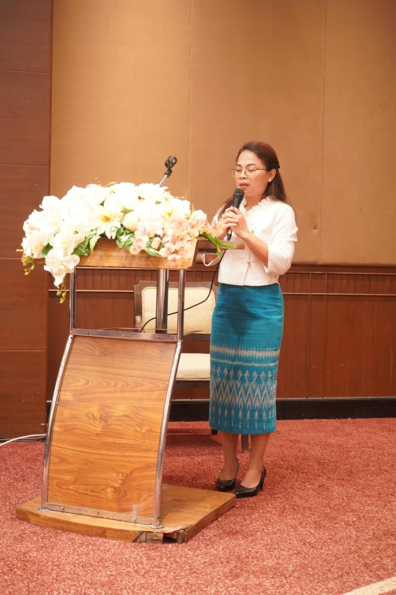 ภาพถ่าย ใช้ปุ่มลูกศร ซ้าย หรือ ขวา เลื่อนภาพถ่าย หรือปุ่มสามเหลี่ยมฉายภาพอัตโนมัติ  ถ้าต้องการบันทึกภาพ ใช้เมาส์คลิกขวาเลือกหัวข้อ  เป็นรูปภาพเป็น.. หรือ save as.. แสดงเต็มจอภาพ กุดปุ่ม F11 