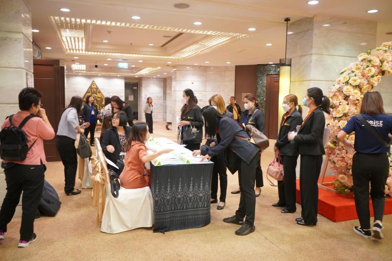 ภาพถ่าย ใช้ปุ่มลูกศร ซ้าย หรือ ขวา เลื่อนภาพถ่าย หรือปุ่มสามเหลี่ยมฉายภาพอัตโนมัติ  ถ้าต้องการบันทึกภาพ ใช้เมาส์คลิกขวาเลือกหัวข้อ  เป็นรูปภาพเป็น.. หรือ save as.. แสดงเต็มจอภาพ กุดปุ่ม F11 