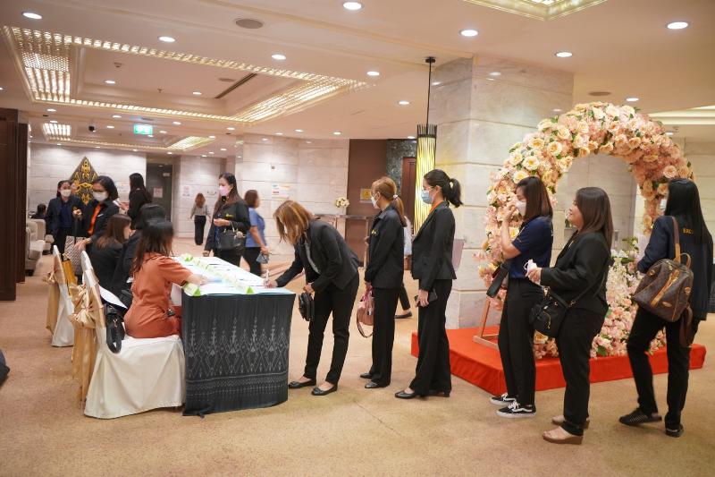 ภาพถ่าย ใช้ปุ่มลูกศร ซ้าย หรือ ขวา เลื่อนภาพถ่าย หรือปุ่มสามเหลี่ยมฉายภาพอัตโนมัติ  ถ้าต้องการบันทึกภาพ ใช้เมาส์คลิกขวาเลือกหัวข้อ  เป็นรูปภาพเป็น.. หรือ save as.. แสดงเต็มจอภาพ กุดปุ่ม F11 