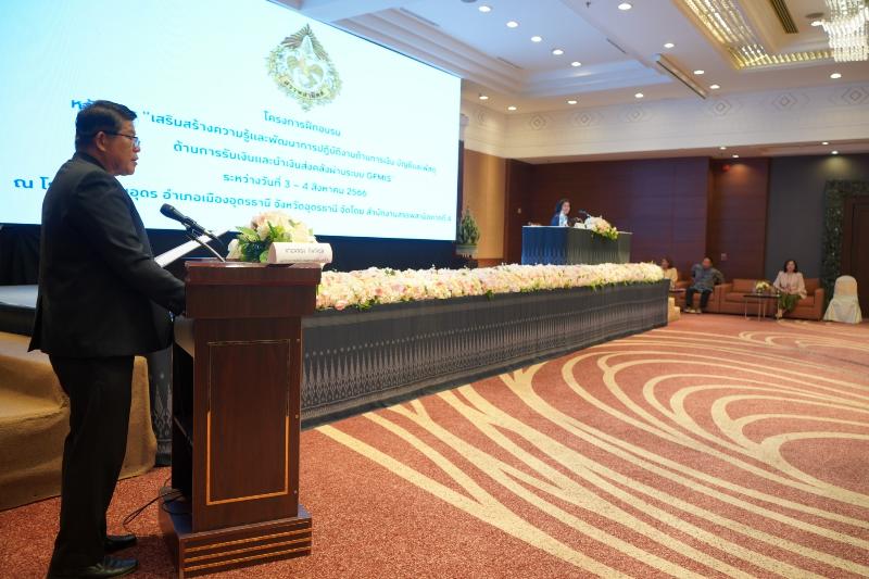 ภาพถ่าย ใช้ปุ่มลูกศร ซ้าย หรือ ขวา เลื่อนภาพถ่าย หรือปุ่มสามเหลี่ยมฉายภาพอัตโนมัติ  ถ้าต้องการบันทึกภาพ ใช้เมาส์คลิกขวาเลือกหัวข้อ  เป็นรูปภาพเป็น.. หรือ save as.. แสดงเต็มจอภาพ กุดปุ่ม F11 