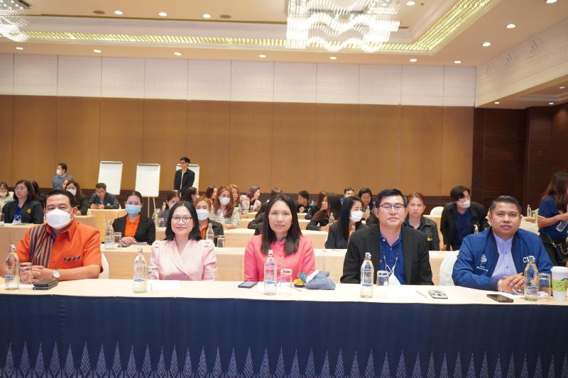 ภาพถ่าย ใช้ปุ่มลูกศร ซ้าย หรือ ขวา เลื่อนภาพถ่าย หรือปุ่มสามเหลี่ยมฉายภาพอัตโนมัติ  ถ้าต้องการบันทึกภาพ ใช้เมาส์คลิกขวาเลือกหัวข้อ  เป็นรูปภาพเป็น.. หรือ save as.. แสดงเต็มจอภาพ กุดปุ่ม F11 