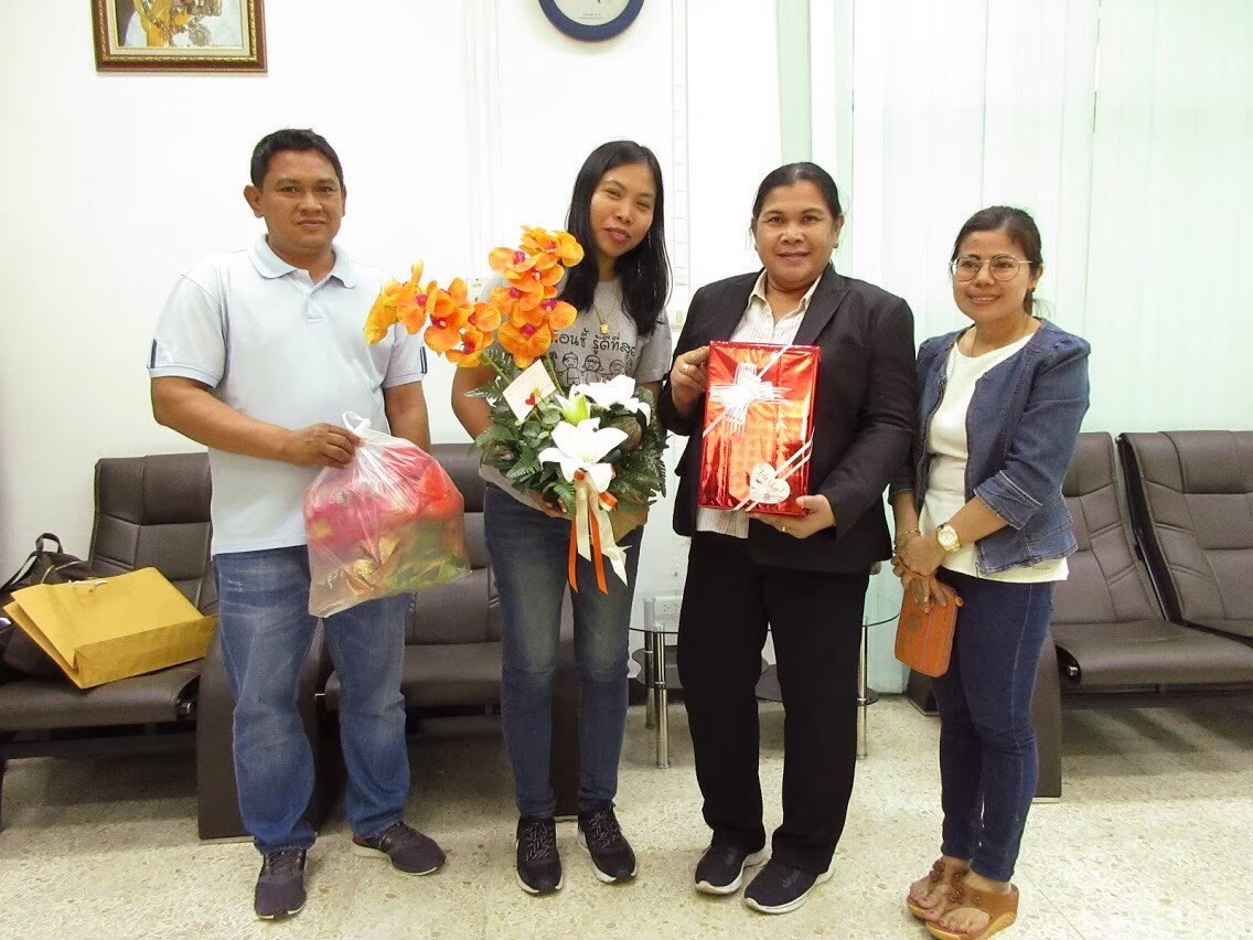 ภาพถ่าย ใช้ปุ่มลูกศร ซ้าย หรือ ขวา เลื่อนภาพถ่าย หรือปุ่มสามเหลี่ยมฉายภาพอัตโนมัติ  ถ้าต้องการบันทึกภาพ ใช้เมาส์คลิกขวาเลือกหัวข้อ  เป็นรูปภาพเป็น.. หรือ save as.. แสดงเต็มจอภาพ กุดปุ่ม F11 