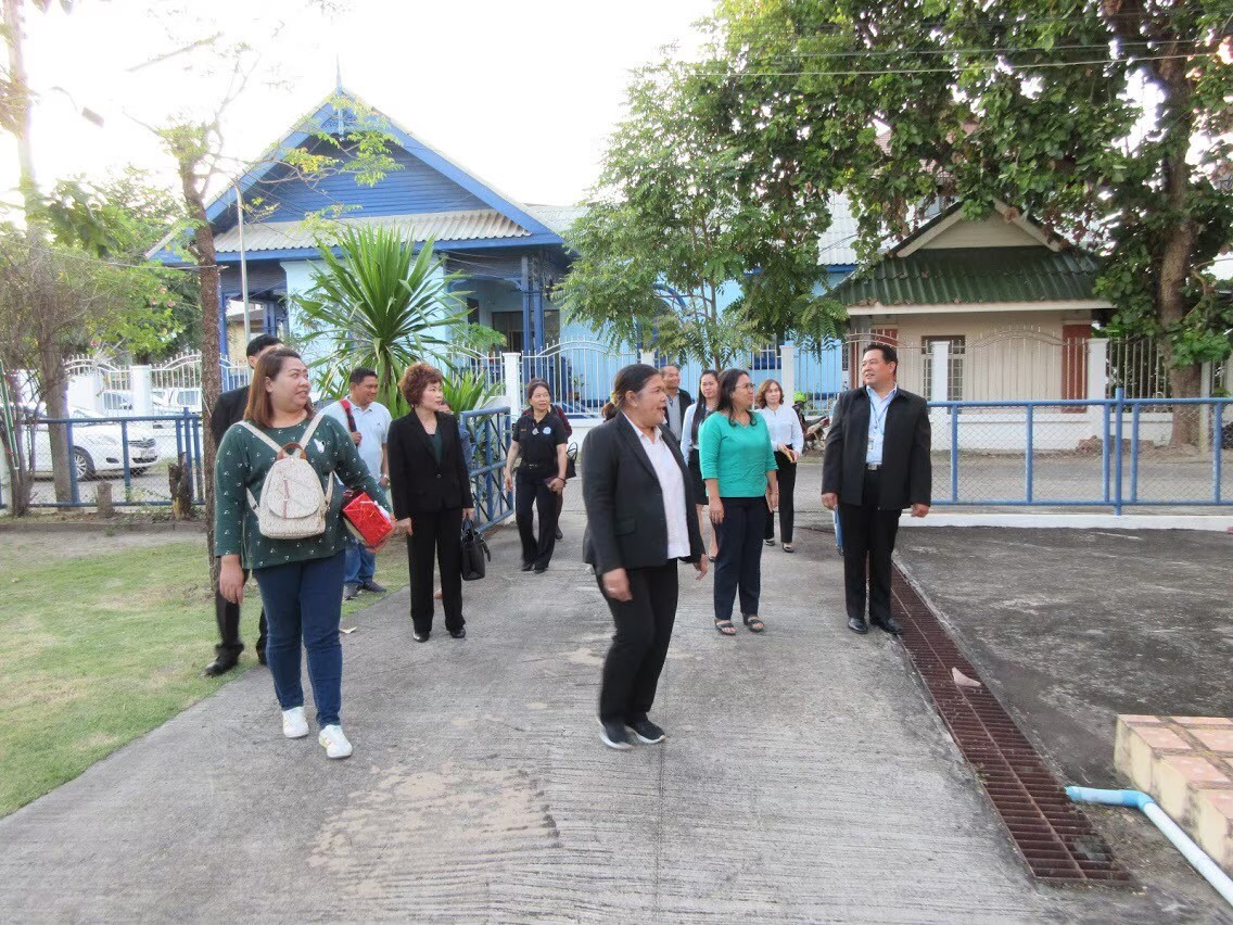 ภาพถ่าย ใช้ปุ่มลูกศร ซ้าย หรือ ขวา เลื่อนภาพถ่าย หรือปุ่มสามเหลี่ยมฉายภาพอัตโนมัติ  ถ้าต้องการบันทึกภาพ ใช้เมาส์คลิกขวาเลือกหัวข้อ  เป็นรูปภาพเป็น.. หรือ save as.. แสดงเต็มจอภาพ กุดปุ่ม F11 