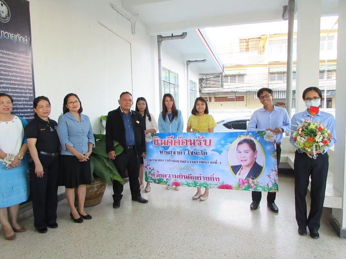 ภาพถ่าย ใช้ปุ่มลูกศร ซ้าย หรือ ขวา เลื่อนภาพถ่าย หรือปุ่มสามเหลี่ยมฉายภาพอัตโนมัติ  ถ้าต้องการบันทึกภาพ ใช้เมาส์คลิกขวาเลือกหัวข้อ  เป็นรูปภาพเป็น.. หรือ save as.. แสดงเต็มจอภาพ กุดปุ่ม F11 