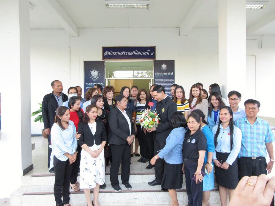 ภาพถ่าย ใช้ปุ่มลูกศร ซ้าย หรือ ขวา เลื่อนภาพถ่าย หรือปุ่มสามเหลี่ยมฉายภาพอัตโนมัติ  ถ้าต้องการบันทึกภาพ ใช้เมาส์คลิกขวาเลือกหัวข้อ  เป็นรูปภาพเป็น.. หรือ save as.. แสดงเต็มจอภาพ กุดปุ่ม F11 