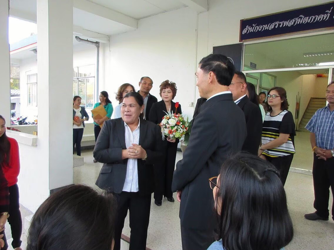 ภาพถ่าย ใช้ปุ่มลูกศร ซ้าย หรือ ขวา เลื่อนภาพถ่าย หรือปุ่มสามเหลี่ยมฉายภาพอัตโนมัติ  ถ้าต้องการบันทึกภาพ ใช้เมาส์คลิกขวาเลือกหัวข้อ  เป็นรูปภาพเป็น.. หรือ save as.. แสดงเต็มจอภาพ กุดปุ่ม F11 