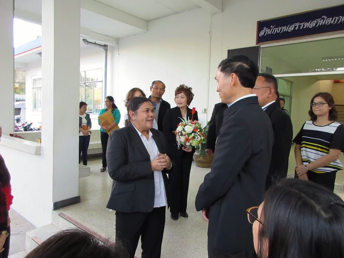 ภาพถ่าย ใช้ปุ่มลูกศร ซ้าย หรือ ขวา เลื่อนภาพถ่าย หรือปุ่มสามเหลี่ยมฉายภาพอัตโนมัติ  ถ้าต้องการบันทึกภาพ ใช้เมาส์คลิกขวาเลือกหัวข้อ  เป็นรูปภาพเป็น.. หรือ save as.. แสดงเต็มจอภาพ กุดปุ่ม F11 