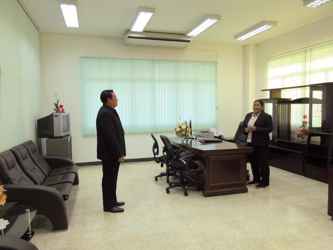 ภาพถ่าย ใช้ปุ่มลูกศร ซ้าย หรือ ขวา เลื่อนภาพถ่าย หรือปุ่มสามเหลี่ยมฉายภาพอัตโนมัติ  ถ้าต้องการบันทึกภาพ ใช้เมาส์คลิกขวาเลือกหัวข้อ  เป็นรูปภาพเป็น.. หรือ save as.. แสดงเต็มจอภาพ กุดปุ่ม F11 