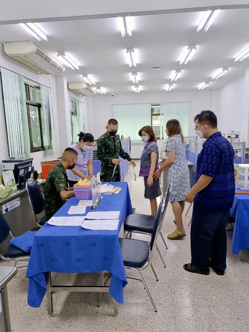 ภาพถ่าย ใช้ปุ่มลูกศร ซ้าย หรือ ขวา เลื่อนภาพถ่าย หรือปุ่มสามเหลี่ยมฉายภาพอัตโนมัติ  ถ้าต้องการบันทึกภาพ ใช้เมาส์คลิกขวาเลือกหัวข้อ  เป็นรูปภาพเป็น.. หรือ save as.. แสดงเต็มจอภาพ กุดปุ่ม F11 