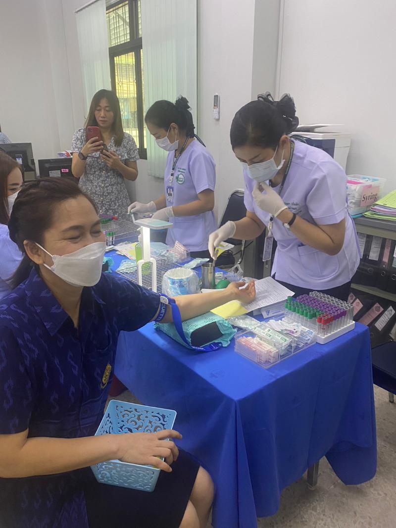 ภาพถ่าย ใช้ปุ่มลูกศร ซ้าย หรือ ขวา เลื่อนภาพถ่าย หรือปุ่มสามเหลี่ยมฉายภาพอัตโนมัติ  ถ้าต้องการบันทึกภาพ ใช้เมาส์คลิกขวาเลือกหัวข้อ  เป็นรูปภาพเป็น.. หรือ save as.. แสดงเต็มจอภาพ กุดปุ่ม F11 