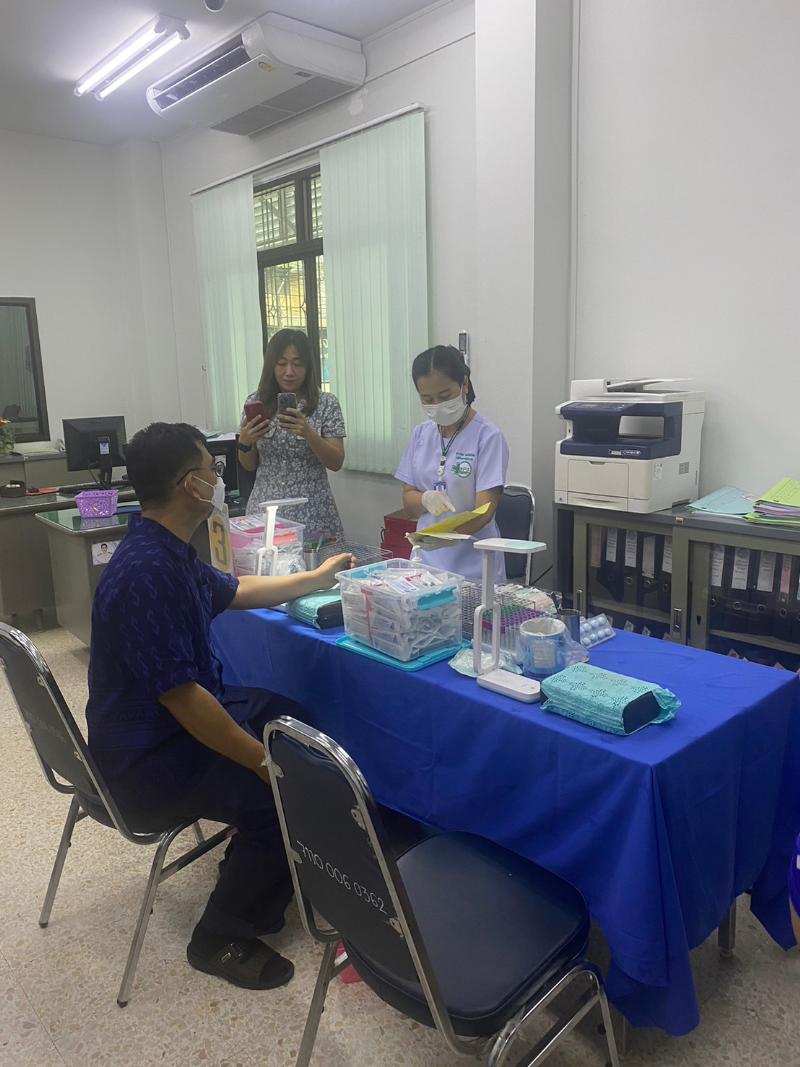 ภาพถ่าย ใช้ปุ่มลูกศร ซ้าย หรือ ขวา เลื่อนภาพถ่าย หรือปุ่มสามเหลี่ยมฉายภาพอัตโนมัติ  ถ้าต้องการบันทึกภาพ ใช้เมาส์คลิกขวาเลือกหัวข้อ  เป็นรูปภาพเป็น.. หรือ save as.. แสดงเต็มจอภาพ กุดปุ่ม F11 