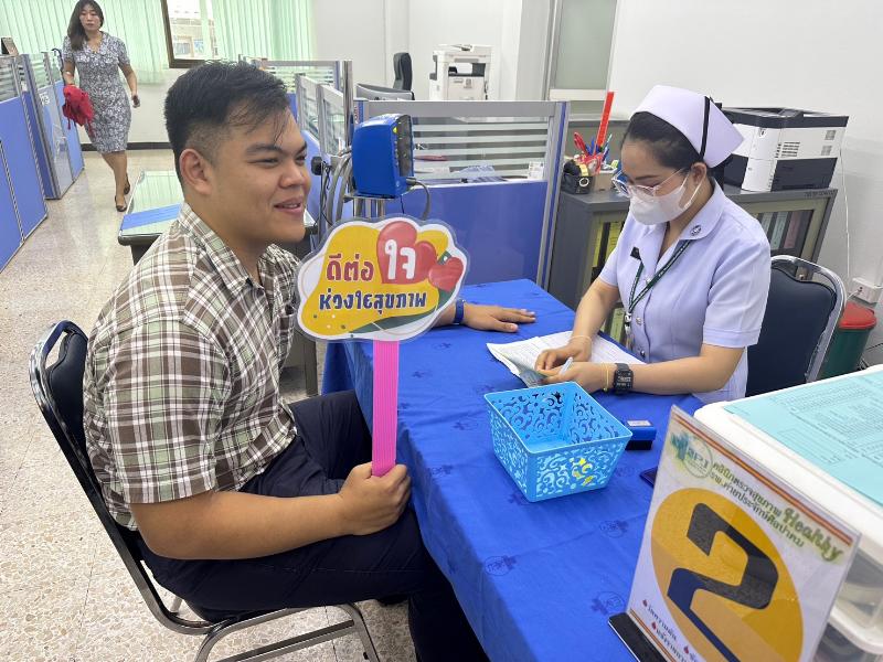 ภาพถ่าย ใช้ปุ่มลูกศร ซ้าย หรือ ขวา เลื่อนภาพถ่าย หรือปุ่มสามเหลี่ยมฉายภาพอัตโนมัติ  ถ้าต้องการบันทึกภาพ ใช้เมาส์คลิกขวาเลือกหัวข้อ  เป็นรูปภาพเป็น.. หรือ save as.. แสดงเต็มจอภาพ กุดปุ่ม F11 