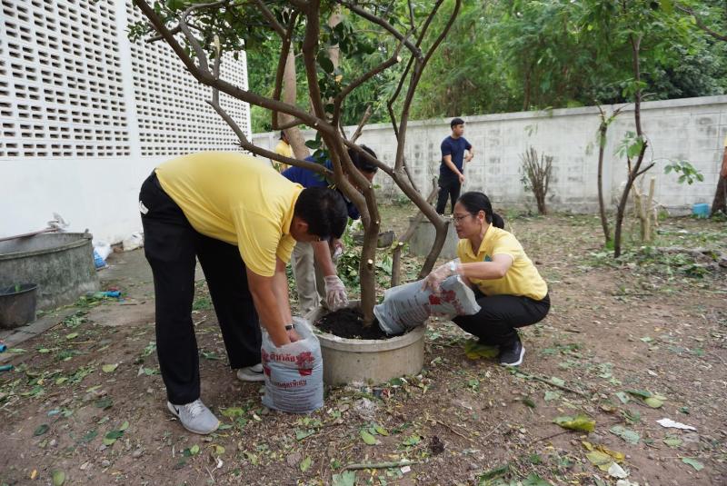 ภาพถ่าย ใช้ปุ่มลูกศร ซ้าย หรือ ขวา เลื่อนภาพถ่าย หรือปุ่มสามเหลี่ยมฉายภาพอัตโนมัติ  ถ้าต้องการบันทึกภาพ ใช้เมาส์คลิกขวาเลือกหัวข้อ  เป็นรูปภาพเป็น.. หรือ save as.. แสดงเต็มจอภาพ กุดปุ่ม F11 