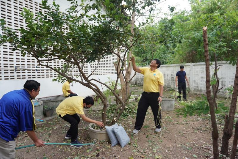 ภาพถ่าย ใช้ปุ่มลูกศร ซ้าย หรือ ขวา เลื่อนภาพถ่าย หรือปุ่มสามเหลี่ยมฉายภาพอัตโนมัติ  ถ้าต้องการบันทึกภาพ ใช้เมาส์คลิกขวาเลือกหัวข้อ  เป็นรูปภาพเป็น.. หรือ save as.. แสดงเต็มจอภาพ กุดปุ่ม F11 