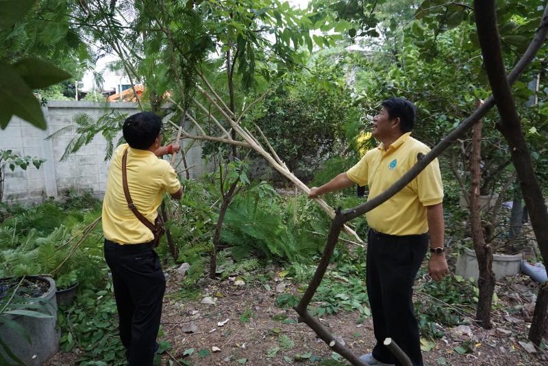 ภาพถ่าย ใช้ปุ่มลูกศร ซ้าย หรือ ขวา เลื่อนภาพถ่าย หรือปุ่มสามเหลี่ยมฉายภาพอัตโนมัติ  ถ้าต้องการบันทึกภาพ ใช้เมาส์คลิกขวาเลือกหัวข้อ  เป็นรูปภาพเป็น.. หรือ save as.. แสดงเต็มจอภาพ กุดปุ่ม F11 