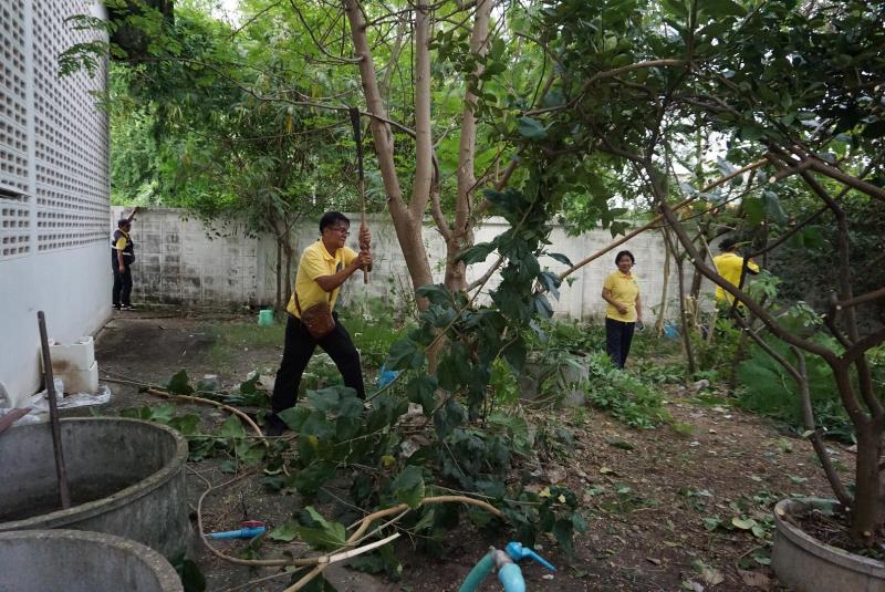 ภาพถ่าย ใช้ปุ่มลูกศร ซ้าย หรือ ขวา เลื่อนภาพถ่าย หรือปุ่มสามเหลี่ยมฉายภาพอัตโนมัติ  ถ้าต้องการบันทึกภาพ ใช้เมาส์คลิกขวาเลือกหัวข้อ  เป็นรูปภาพเป็น.. หรือ save as.. แสดงเต็มจอภาพ กุดปุ่ม F11 