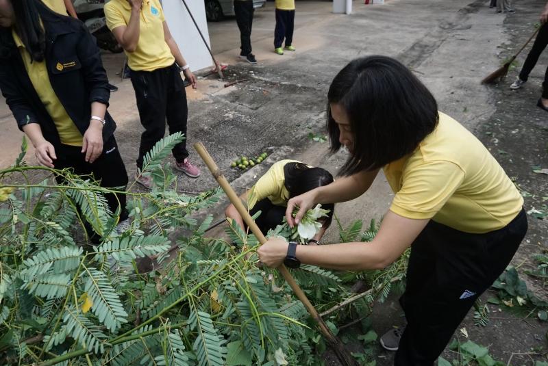 ภาพถ่าย ใช้ปุ่มลูกศร ซ้าย หรือ ขวา เลื่อนภาพถ่าย หรือปุ่มสามเหลี่ยมฉายภาพอัตโนมัติ  ถ้าต้องการบันทึกภาพ ใช้เมาส์คลิกขวาเลือกหัวข้อ  เป็นรูปภาพเป็น.. หรือ save as.. แสดงเต็มจอภาพ กุดปุ่ม F11 