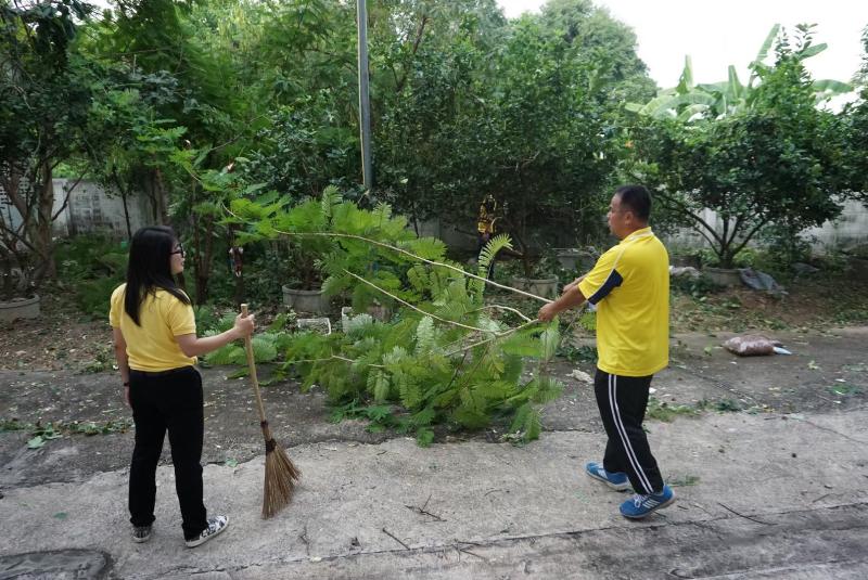 ภาพถ่าย ใช้ปุ่มลูกศร ซ้าย หรือ ขวา เลื่อนภาพถ่าย หรือปุ่มสามเหลี่ยมฉายภาพอัตโนมัติ  ถ้าต้องการบันทึกภาพ ใช้เมาส์คลิกขวาเลือกหัวข้อ  เป็นรูปภาพเป็น.. หรือ save as.. แสดงเต็มจอภาพ กุดปุ่ม F11 