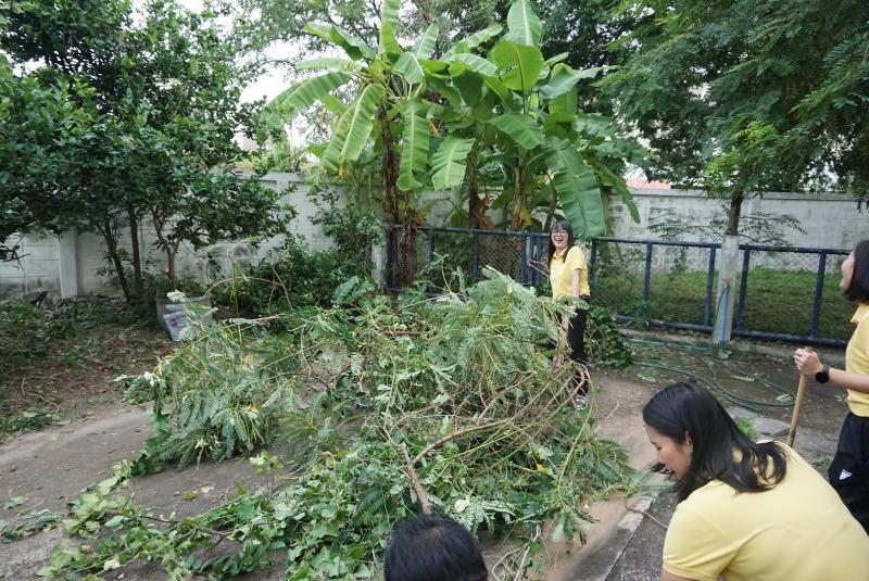 ภาพถ่าย ใช้ปุ่มลูกศร ซ้าย หรือ ขวา เลื่อนภาพถ่าย หรือปุ่มสามเหลี่ยมฉายภาพอัตโนมัติ  ถ้าต้องการบันทึกภาพ ใช้เมาส์คลิกขวาเลือกหัวข้อ  เป็นรูปภาพเป็น.. หรือ save as.. แสดงเต็มจอภาพ กุดปุ่ม F11 