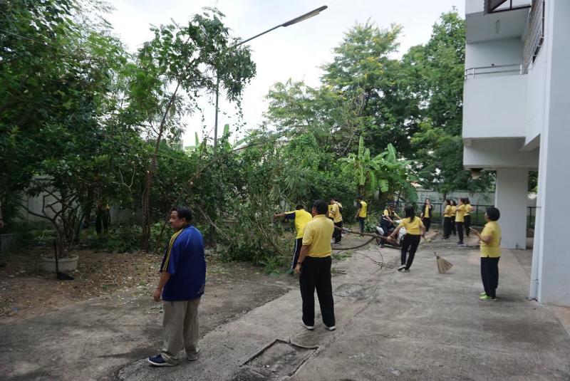 ภาพถ่าย ใช้ปุ่มลูกศร ซ้าย หรือ ขวา เลื่อนภาพถ่าย หรือปุ่มสามเหลี่ยมฉายภาพอัตโนมัติ  ถ้าต้องการบันทึกภาพ ใช้เมาส์คลิกขวาเลือกหัวข้อ  เป็นรูปภาพเป็น.. หรือ save as.. แสดงเต็มจอภาพ กุดปุ่ม F11 