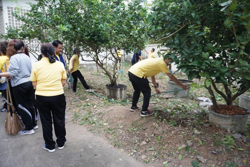 ภาพถ่าย ใช้ปุ่มลูกศร ซ้าย หรือ ขวา เลื่อนภาพถ่าย หรือปุ่มสามเหลี่ยมฉายภาพอัตโนมัติ  ถ้าต้องการบันทึกภาพ ใช้เมาส์คลิกขวาเลือกหัวข้อ  เป็นรูปภาพเป็น.. หรือ save as.. แสดงเต็มจอภาพ กุดปุ่ม F11 