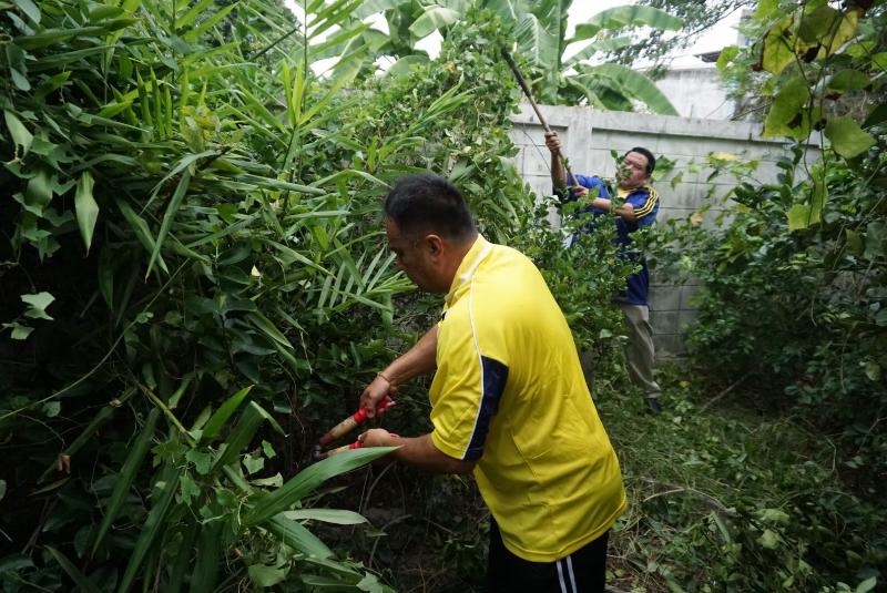 ภาพถ่าย ใช้ปุ่มลูกศร ซ้าย หรือ ขวา เลื่อนภาพถ่าย หรือปุ่มสามเหลี่ยมฉายภาพอัตโนมัติ  ถ้าต้องการบันทึกภาพ ใช้เมาส์คลิกขวาเลือกหัวข้อ  เป็นรูปภาพเป็น.. หรือ save as.. แสดงเต็มจอภาพ กุดปุ่ม F11 