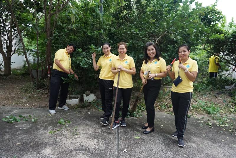 ภาพถ่าย ใช้ปุ่มลูกศร ซ้าย หรือ ขวา เลื่อนภาพถ่าย หรือปุ่มสามเหลี่ยมฉายภาพอัตโนมัติ  ถ้าต้องการบันทึกภาพ ใช้เมาส์คลิกขวาเลือกหัวข้อ  เป็นรูปภาพเป็น.. หรือ save as.. แสดงเต็มจอภาพ กุดปุ่ม F11 