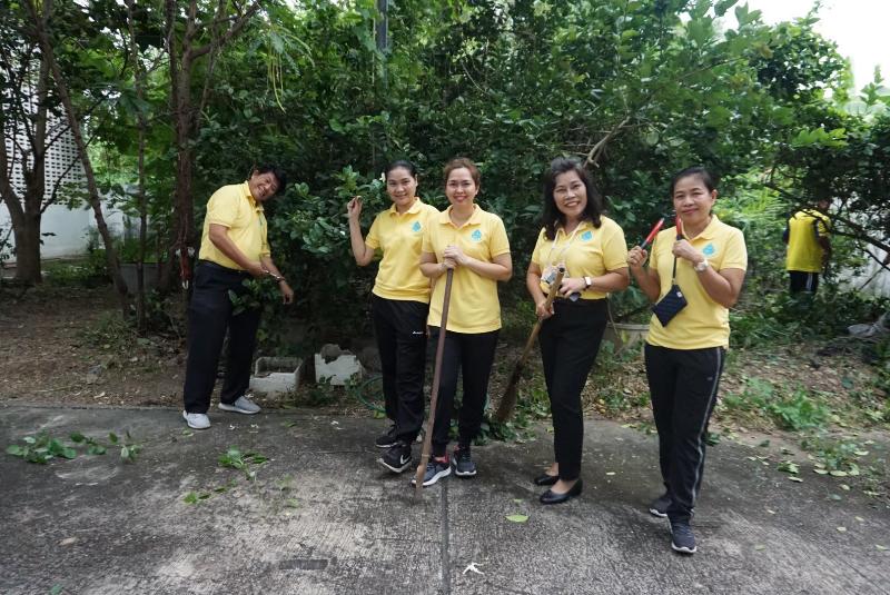 ภาพถ่าย ใช้ปุ่มลูกศร ซ้าย หรือ ขวา เลื่อนภาพถ่าย หรือปุ่มสามเหลี่ยมฉายภาพอัตโนมัติ  ถ้าต้องการบันทึกภาพ ใช้เมาส์คลิกขวาเลือกหัวข้อ  เป็นรูปภาพเป็น.. หรือ save as.. แสดงเต็มจอภาพ กุดปุ่ม F11 