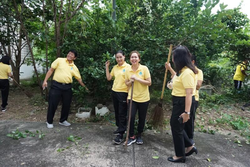 ภาพถ่าย ใช้ปุ่มลูกศร ซ้าย หรือ ขวา เลื่อนภาพถ่าย หรือปุ่มสามเหลี่ยมฉายภาพอัตโนมัติ  ถ้าต้องการบันทึกภาพ ใช้เมาส์คลิกขวาเลือกหัวข้อ  เป็นรูปภาพเป็น.. หรือ save as.. แสดงเต็มจอภาพ กุดปุ่ม F11 