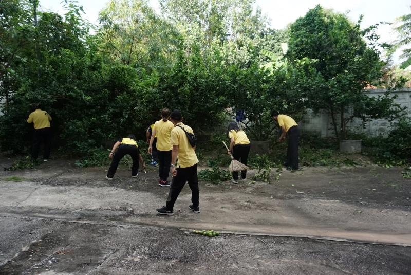 ภาพถ่าย ใช้ปุ่มลูกศร ซ้าย หรือ ขวา เลื่อนภาพถ่าย หรือปุ่มสามเหลี่ยมฉายภาพอัตโนมัติ  ถ้าต้องการบันทึกภาพ ใช้เมาส์คลิกขวาเลือกหัวข้อ  เป็นรูปภาพเป็น.. หรือ save as.. แสดงเต็มจอภาพ กุดปุ่ม F11 